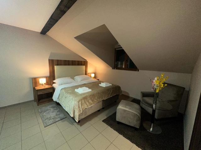 Jp Motel Mali Pariz Bor Esterno foto