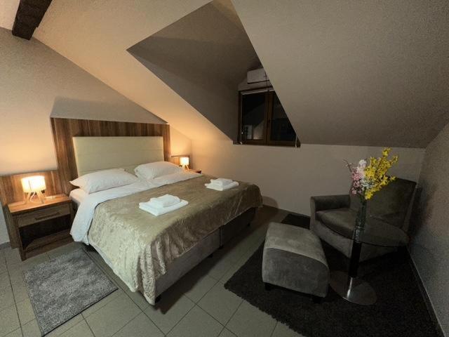 Jp Motel Mali Pariz Bor Esterno foto