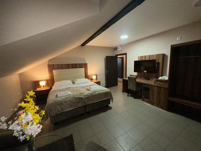 Jp Motel Mali Pariz Bor Esterno foto