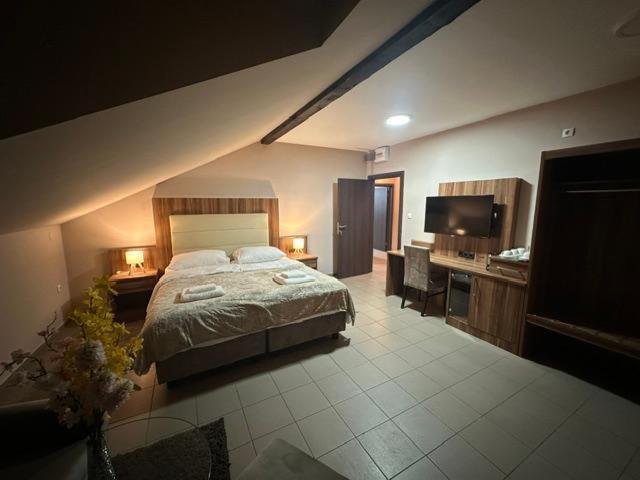 Jp Motel Mali Pariz Bor Esterno foto