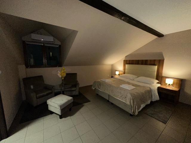 Jp Motel Mali Pariz Bor Esterno foto