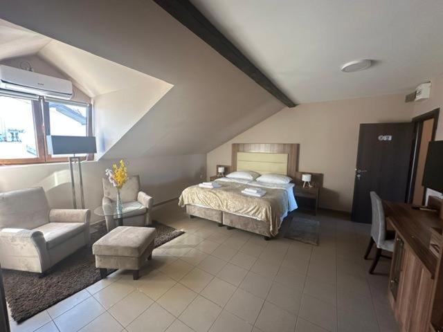 Jp Motel Mali Pariz Bor Esterno foto